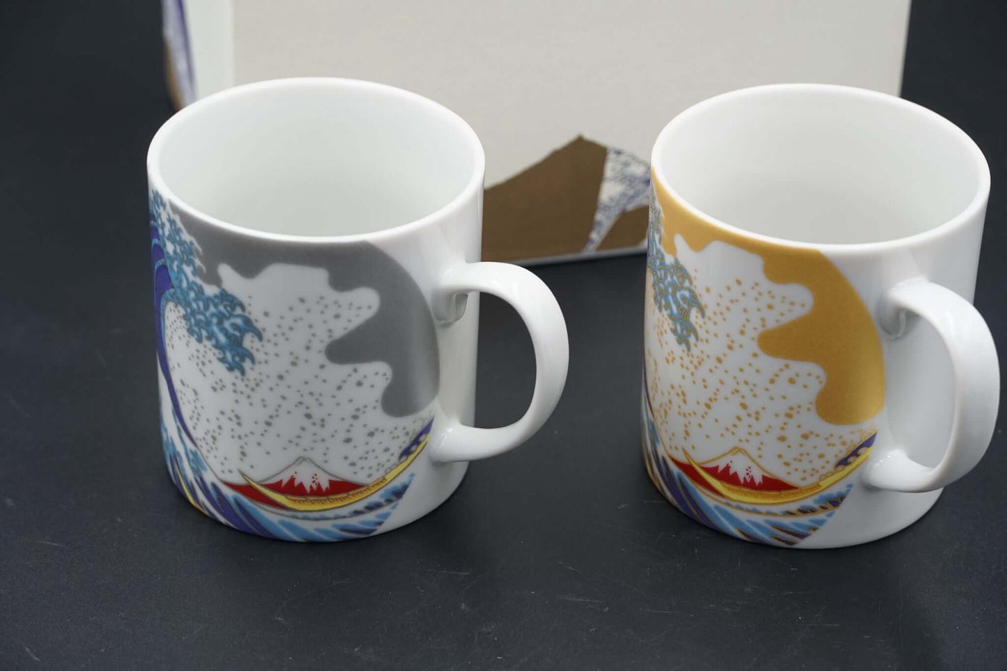 Pair Kutani yaki Ware Japanese Mug Tea Coffee Cup Hokusai Katsusika Great wave